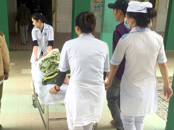 Người phụ nữ U60 chém hàng xóm trọng thương rồi uống thuốc diệt cỏ tự tử