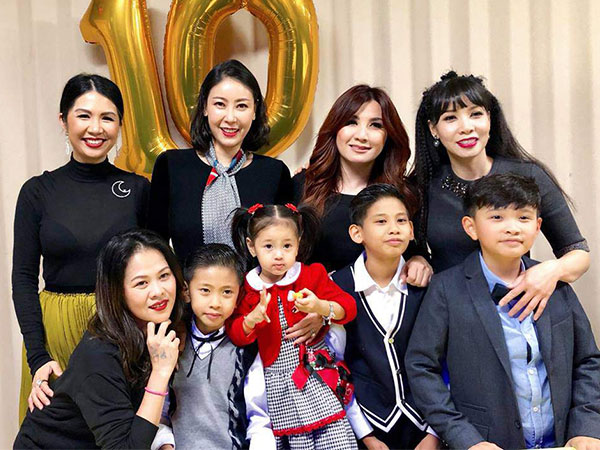 Hoa hậu Hà Kiều Anh rạng rỡ bên chồng đại gia trong ngày sinh nhật con trai tròn 10 tuổi