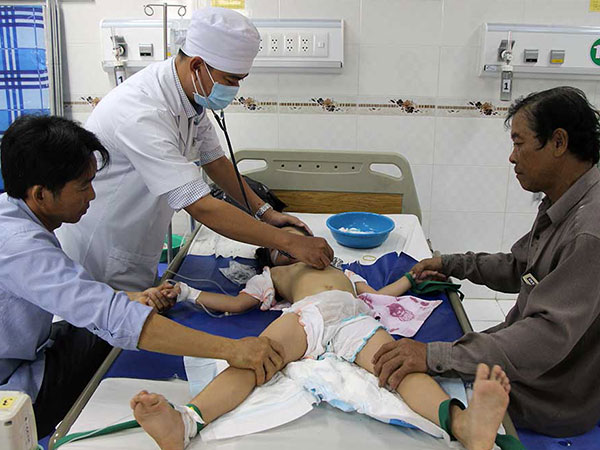 Lời khai của người cha pha thuốc sâu vào sữa cho 3 con uống