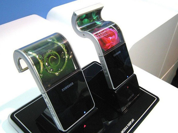 Samsung trì hoãn smartphone gập lại đến năm 2019