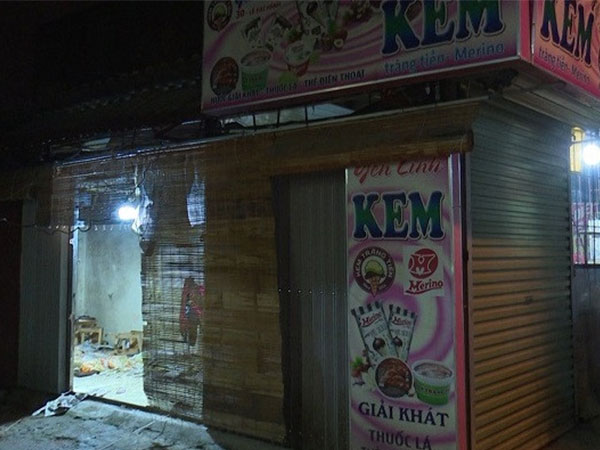 Tưới xăng, ôm bạn gái tự thiêu sau bữa cơm tối