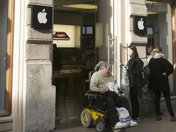 Vụ nổ pin iPhone thứ hai trong Apple Store