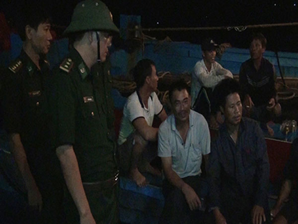 Bốn tàu cá chìm do biển động, 14 ngư dân mất tích