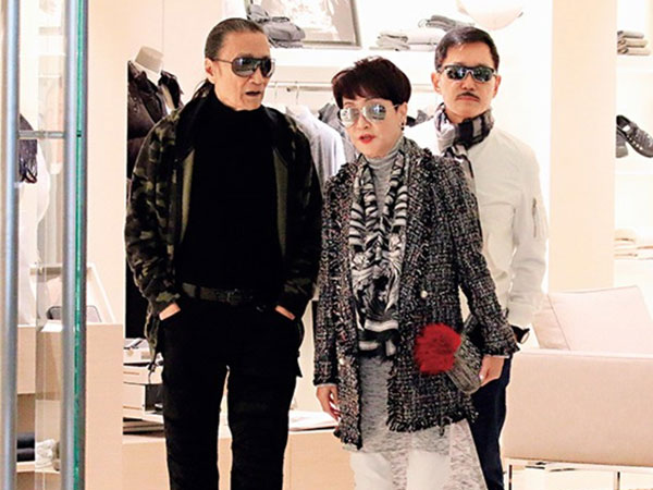 Chia tay cô bồ kém 49 tuổi, bố Tạ Đình Phong tới hàn huyên với vợ cũ
