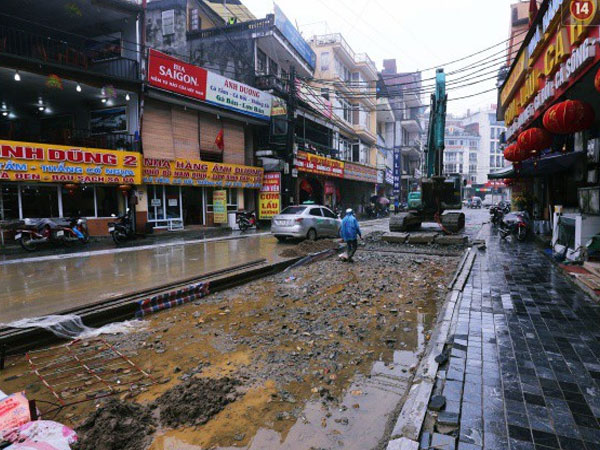 Những con đường xuống cấp trầm trọng giữa 'thiên đường du lịch' Sa Pa