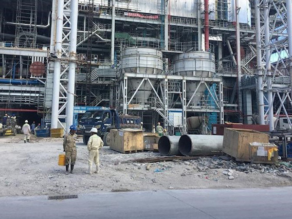 1 công nhân Trung Quốc rơi từ ống khói điện lực tử vong