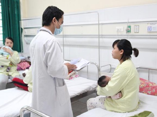 Hà Nội rét đậm kéo dài, nhiều trẻ bị liệt mặt, méo mồm, tiêu chảy nhập viện