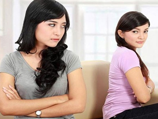 Ngậm đắng nuốt cay khi nhận chiếc váy từ chị dâu, tôi uất ức trước câu nói của chị mà không biết phải làm thế nào