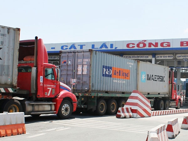 Video: Cuối năm, đường vào cảng Cát Lái kẹt xe từ trưa đến tối