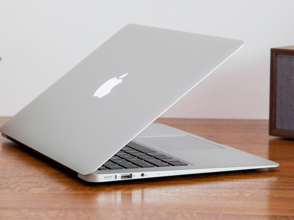 Apple bị tố 'chém gió' về thời gian pin chờ trên MacBook