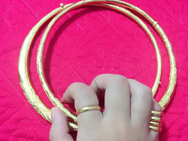 Chưa về làm dâu đã đem vàng mẹ chồng tương lai tặng đem đi 'cầm đồ', cô gái trẻ nhận đủ gạch xây cả lâu đài