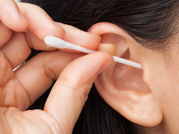 Đừng dùng tăm bông, đây mới là 6 cách lấy ráy tai đơn giản và an toàn