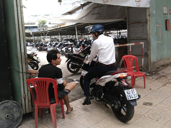 Loạn giá giữ xe ở trung tâm TP.HCM hậu dẹp bãi giữ xe vỉa hè