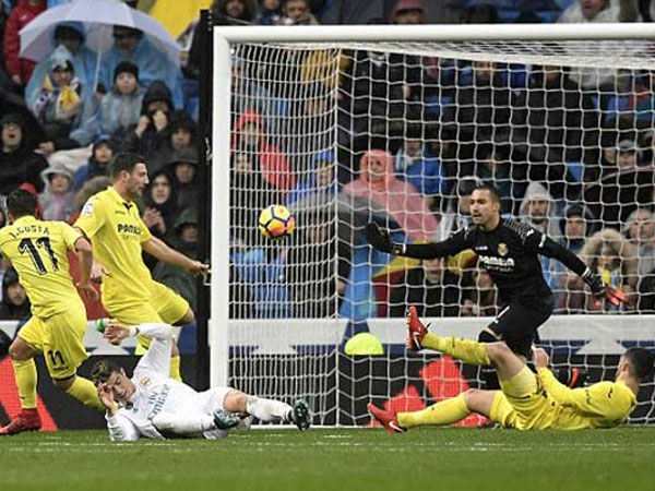Real Madrid - Villarreal: 'Người nhện' siêu đẳng, phản đòn choáng váng