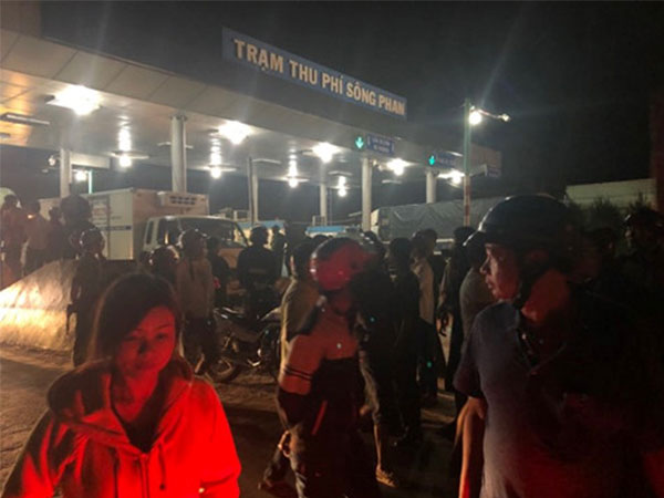 Tài xế dùng tiền lẻ mua vé, BOT Sông Phan lại xả trạm