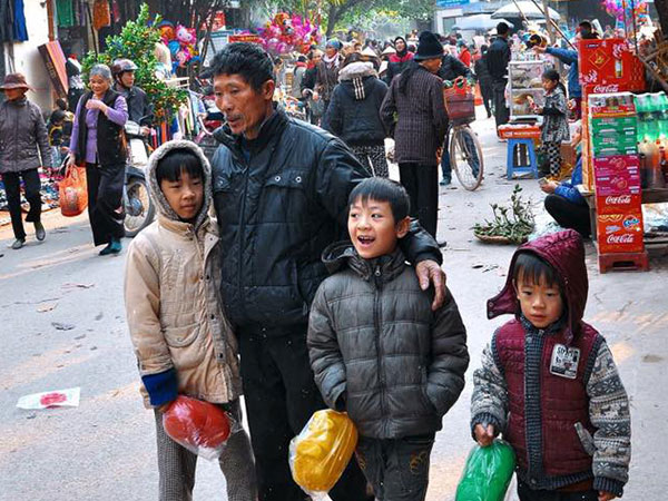 30 ngày nữa là Tết rồi, bức ảnh 'Quà Tết của bố' khiến hàng nghìn trái tim bồi hồi