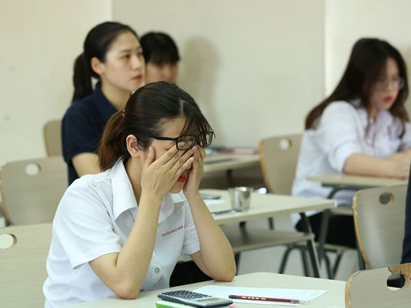 Báo động học sinh bị trầm cảm, tự tử vì áp lực học hành