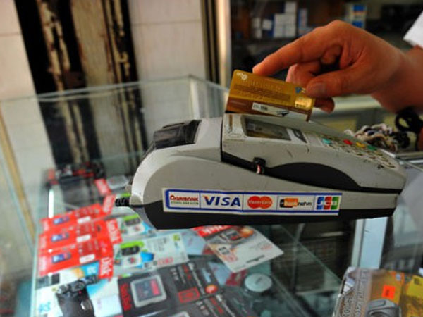 Chủ thẻ không được rút tiền mặt tại máy POS
