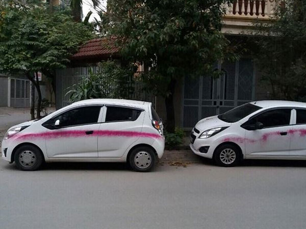 Hàng loạt xe hơi ở Hà Nội bị đối tượng lạ phun sơn trong đêm