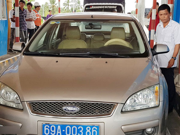 Kỷ luật tài xế xe biển xanh dừng ôtô phản ứng BOT Sóc Trăng