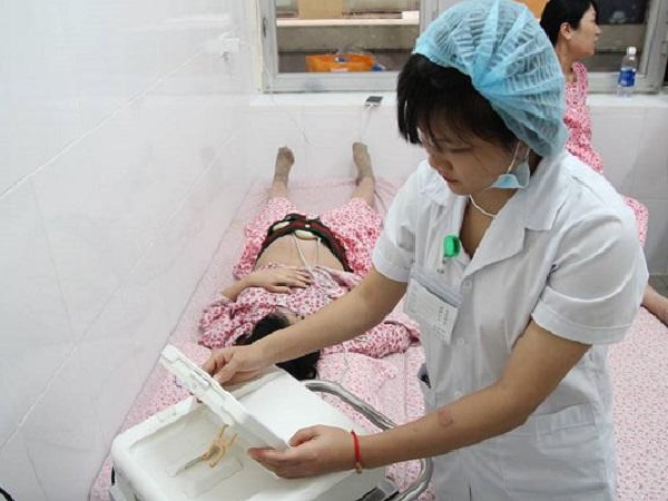 Bà bầu 18 tuổi đi khám thai, bác sĩ yêu cầu mổ cấp cứu, phát hiện điều bất ngờ