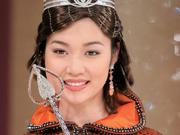 Mới sinh con được 9 tháng, Hoa hậu Hong Kong báo tin mang thai lần 2