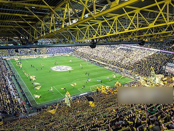 Premier League vẫn… ngửi khói Bundesliga