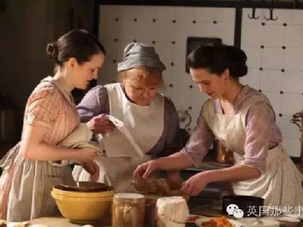 Thú vui kỳ quặc của giới siêu giàu: Chi gần 100 triệu đồng/ngày để thử làm...người hầu