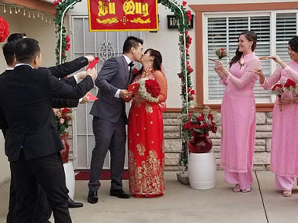 Vợ chồng Mỹ gốc Việt kể chuyện bị cướp tiền mừng trong đám cưới