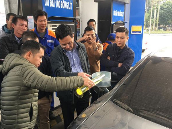 Xe Honda Accord dung tích 70 lít đổ 81,9 lít: Tù mù thông số bình xăng
