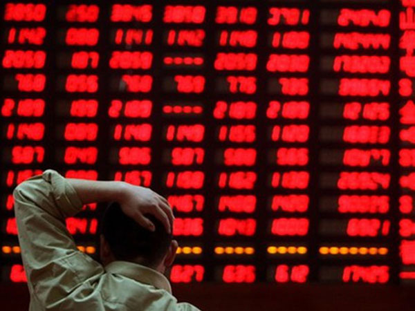Bán tháo ồ ạt, VN-Index giảm gần 30 điểm
