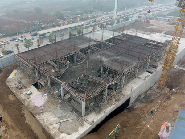 Công an điều tra vụ sập giàn giáo làm 3 người chết