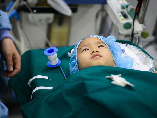 Hành trình sửa nhịp trái tim của cô bé 9 tuổi
