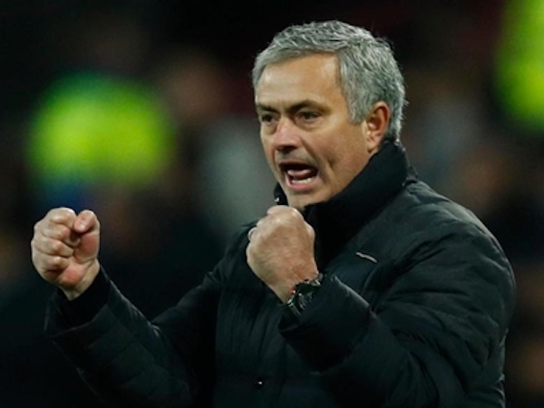 Man Utd đề nghị Mourinho ở lại thêm 5 năm
