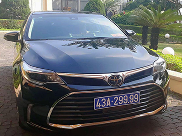 Một cán bộ Đà Nẵng bị khiển trách vì 'xe doanh nghiệp tặng'