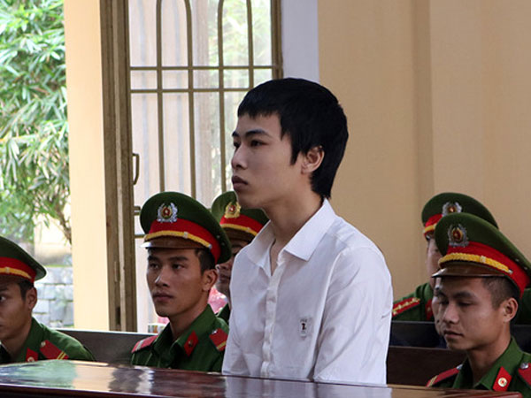 Sát hại em họ khi không mượn được xe máy, 9X lĩnh 17 năm tù