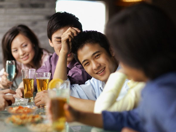 Sau khi đạt được mục đích, người yêu nhìn em đầy nghi ngờ rồi hỏi một câu khiến em tái tê