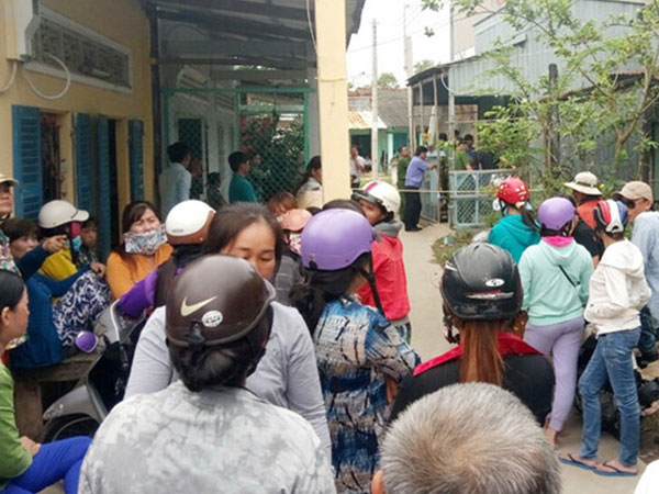 Vợ chết, chồng nguy kịch với nhiều vết dao
