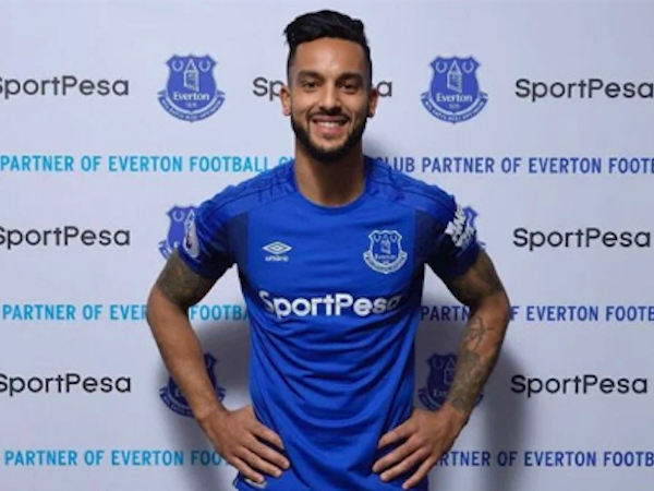 Arsenal bán Theo Walcott cho Everton