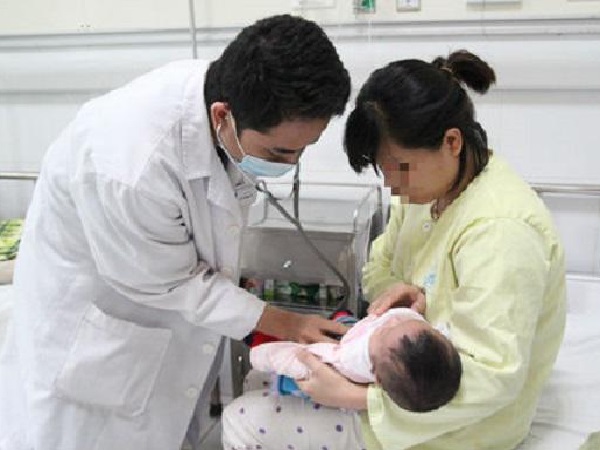 Hà Nội: Bệnh cúm mùa hoành hành, hàng trăm bệnh nhi phải nhập viện điều trị