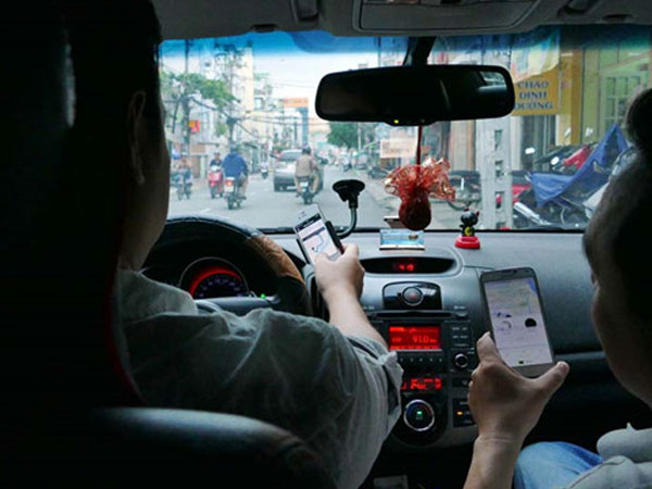 Hiệp hội taxi cả 3 miền đồng loạt 'kêu cứu'