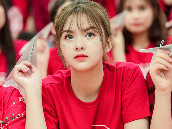 'Hot girl ảnh kỷ yếu' 10X thường bị nhầm là gái Tây