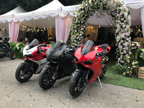 Đám hỏi đình đám tại Hải Phòng: 19 mâm quả, dàn xe sang và motor phân khối lớn hộ tống dài cả cây số