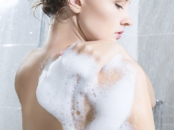 Để vùng kín không bị viêm nhiễm thì ngay sau khi tắm bạn cần làm ngay việc này