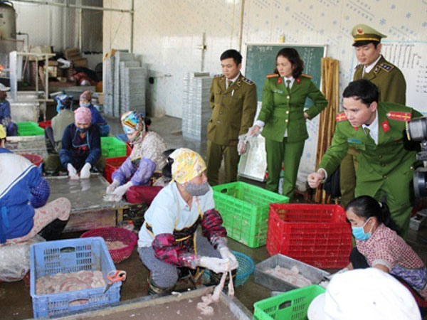 Đột nhập cơ sở kinh doanh phát hiện hơn 4 tấn nội tạng không rõ xuất xứ