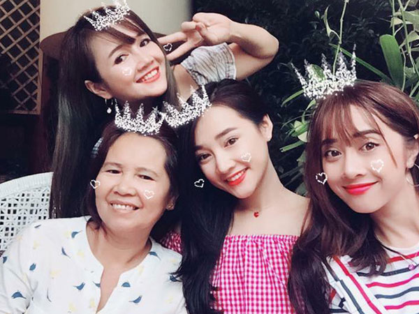 Nhan sắc gia đình toàn mỹ nhân của Nhã Phương: Chị đằm thắm dịu dàng, em ngọt ngào trong trẻo