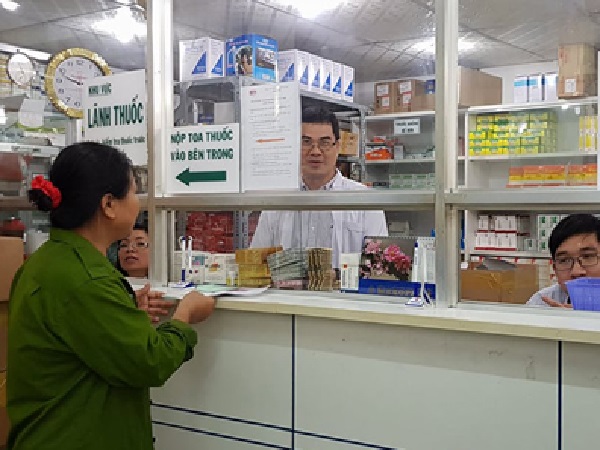 Thay thuốc trị ung thư máu trong khi chờ thuốc viện trợ