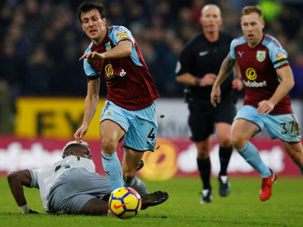 Man Utd giành chiến thắng tối thiểu trước Burnley