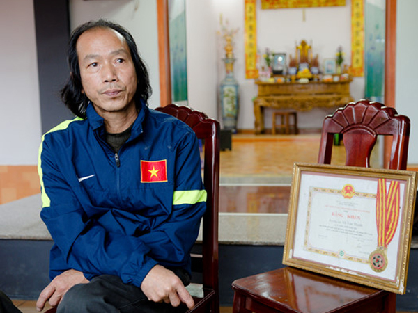 Cha Vũ Văn Thanh: 'Sút trượt luân lưu là về ốm đòn'
