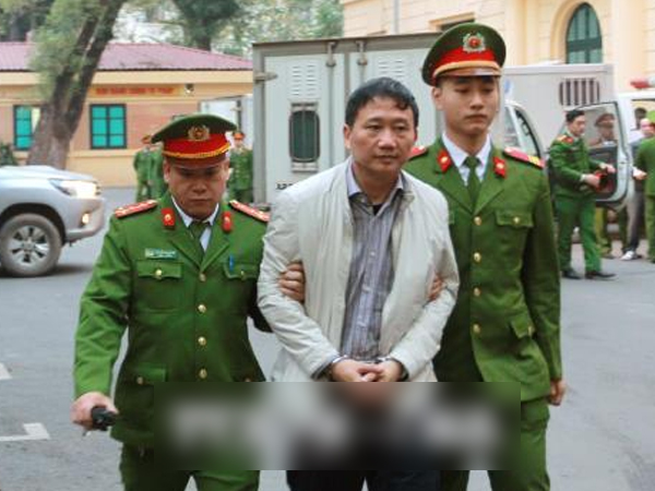 Hình ảnh Trịnh Xuân Thanh và đồng phạm tới tòa nghe tuyên án